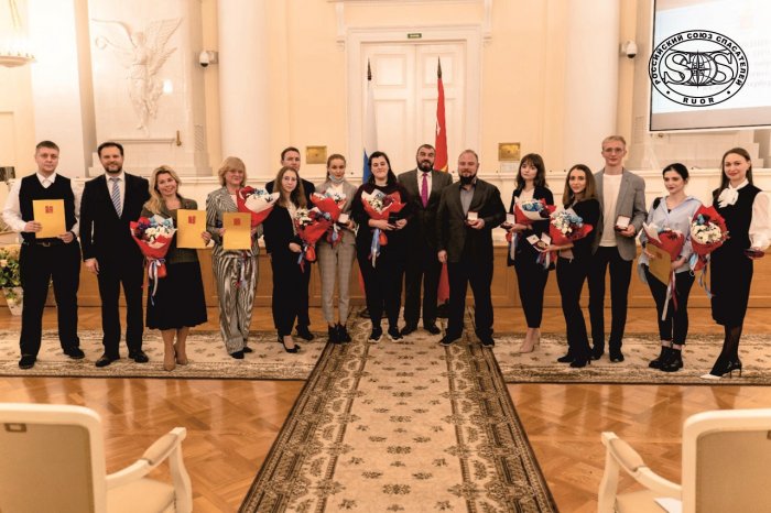 16 ноября в Смольном состоялась торжественная церемония награждения добровольцев знаком отличия «За вклад в развитие добровольческой (волонтерской) деятельности в Санкт-Петербурге»
